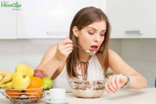Giờ giấc sinh hoạt không ổn định khiến hệ tiêu hóa khó hoạt động