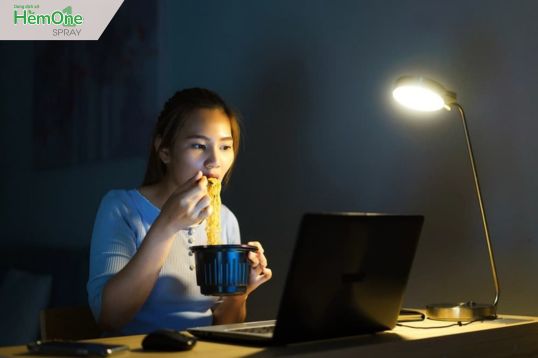 Hạn chế ăn đêm và duy trì vận động