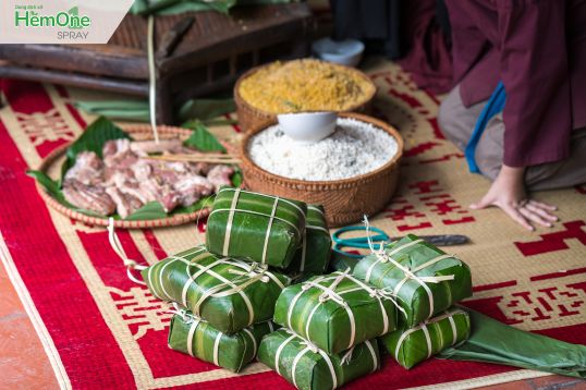 Bị bệnh trĩ có ăn bánh chưng được không?